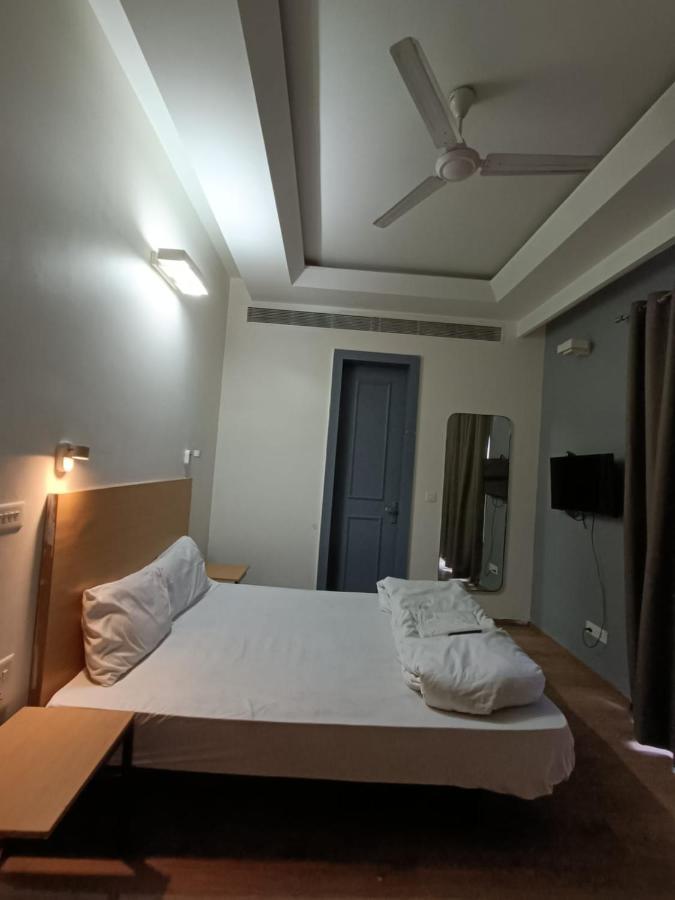 Hotel OYO Townhouse 607 Paschim Vihar Delhi  Exterior foto